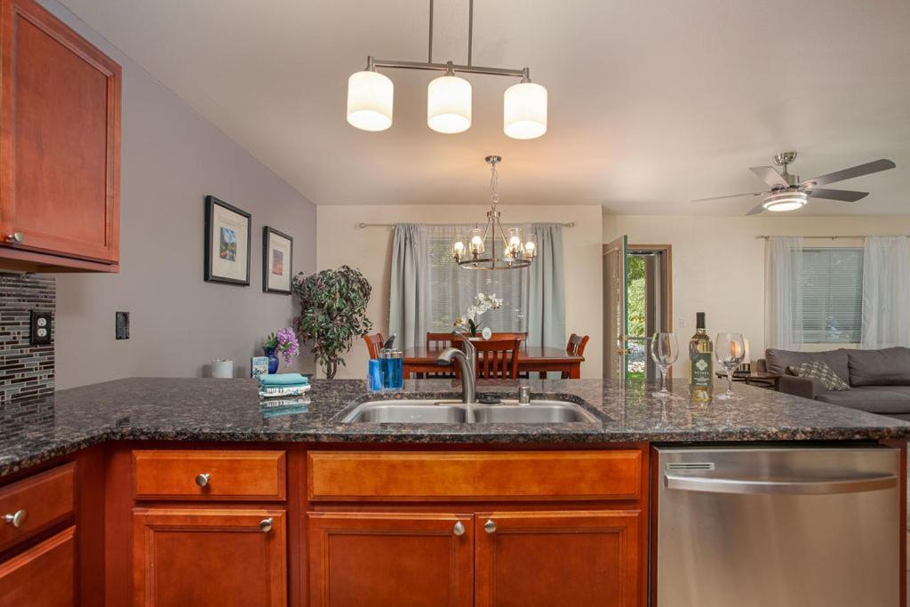 Walk To Downtown Leavenworth * Sleeps 6 + Pets * Ground Level Gem! Appartement Buitenkant foto