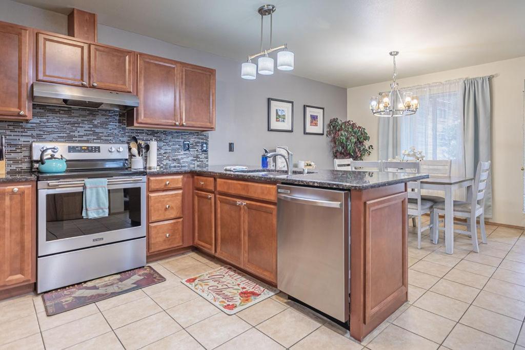 Walk To Downtown Leavenworth * Sleeps 6 + Pets * Ground Level Gem! Appartement Buitenkant foto