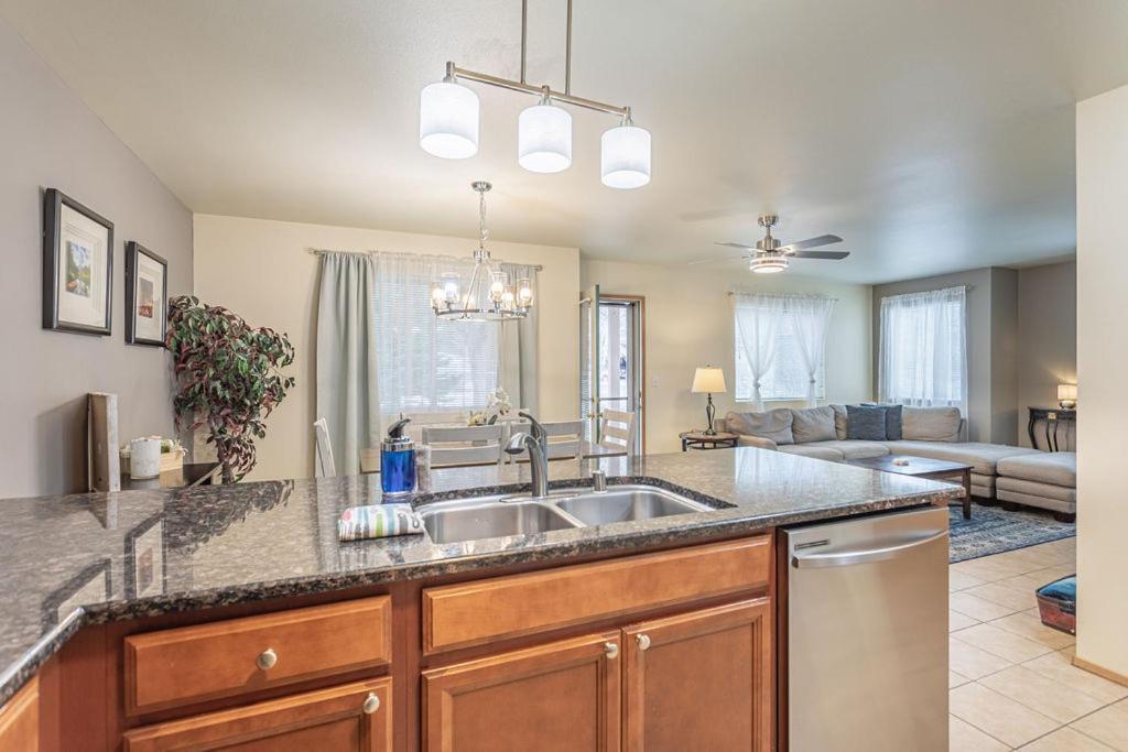 Walk To Downtown Leavenworth * Sleeps 6 + Pets * Ground Level Gem! Appartement Buitenkant foto